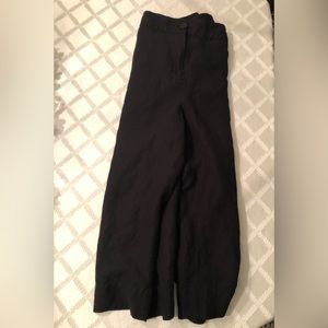 Black size 26W linen/rayon capris.